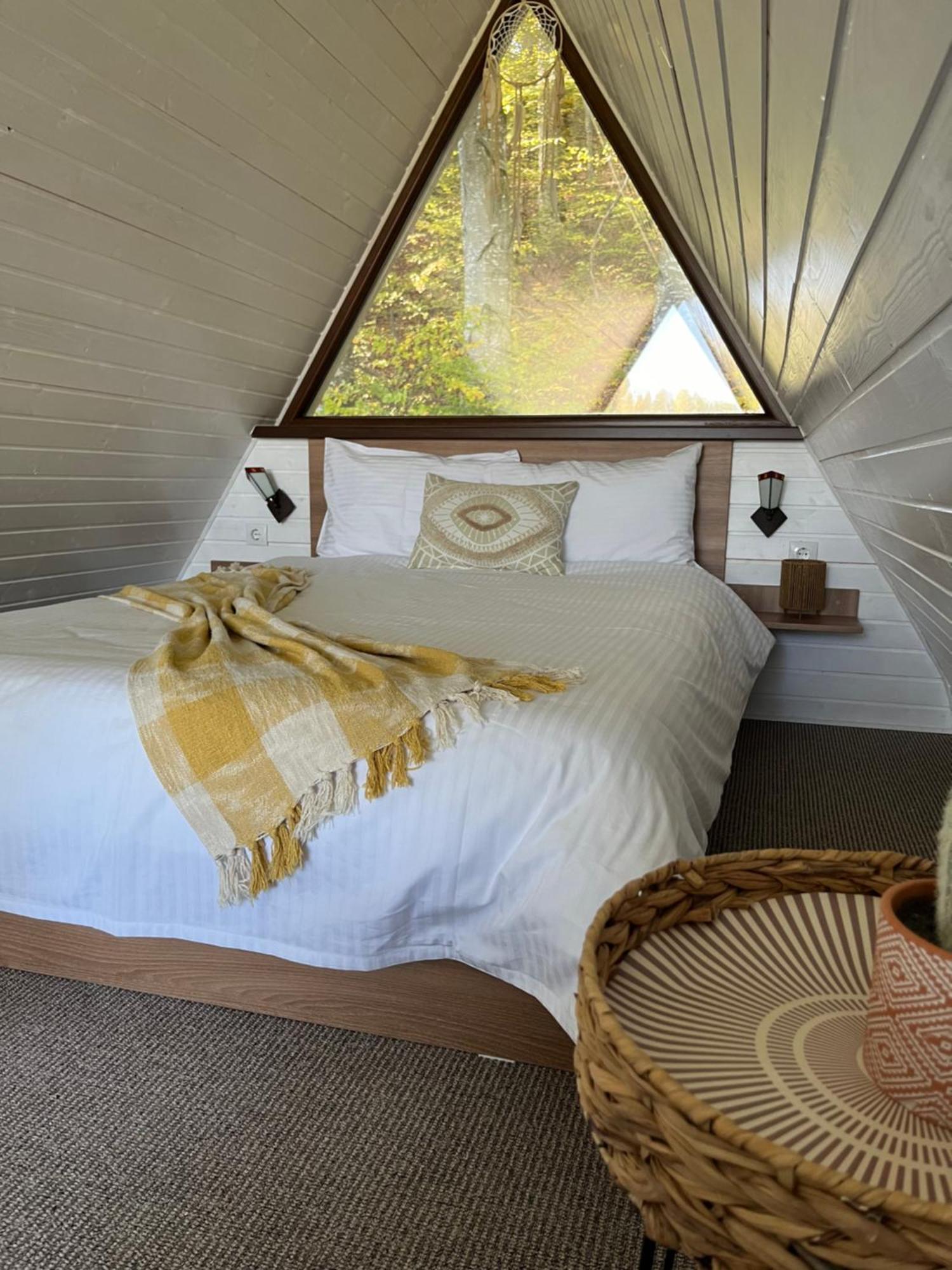 Casutele De Sub Padure Hotell Avrig Eksteriør bilde